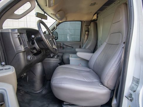 Used 2016 Chevrolet Express 3500 Extended image 13