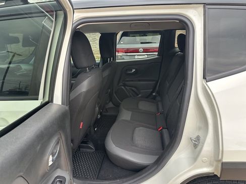 Used 2021 Jeep Renegade Trailhawk w/ Trailer Tow Group image 12