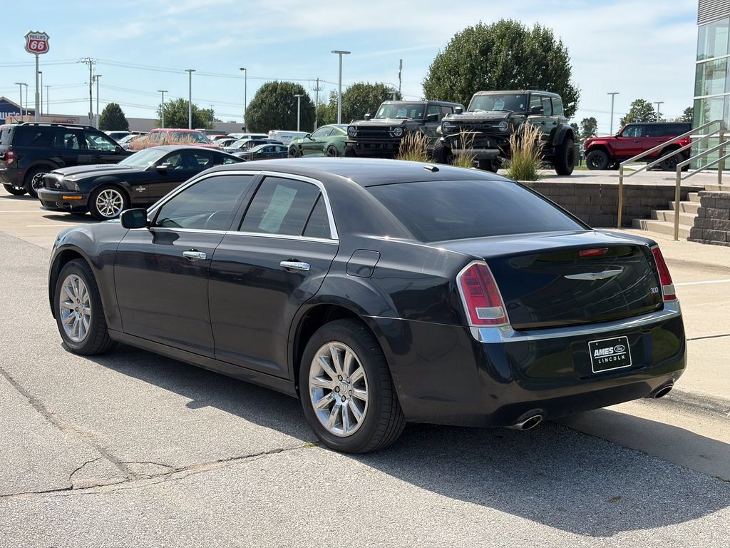 Used 2011 Chrysler 300 Limited RWD image 4