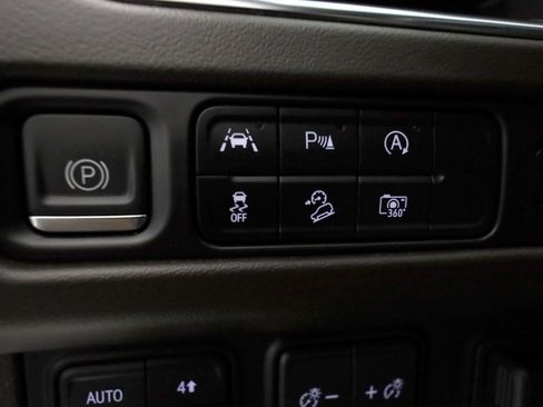 Used 2023 Chevrolet Tahoe Z71 w/ Z71 Off-Road Package image 22