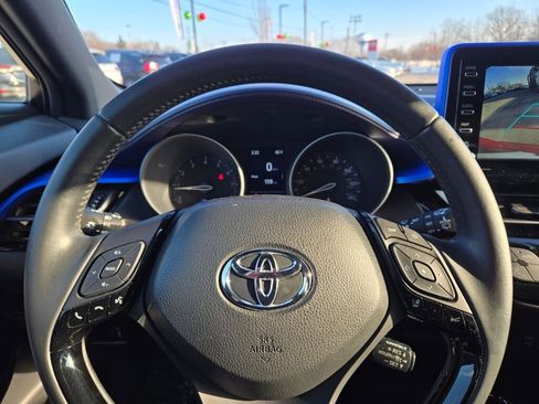 Used 2021 Toyota C-HR XLE image 31