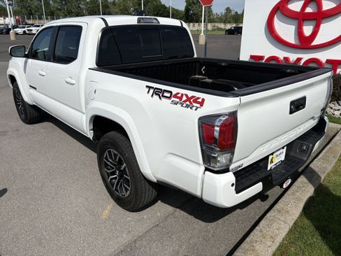 Used 2023 Toyota Tacoma TRD Sport w/ TRD Premium Sport Package AWD/4WD image 5