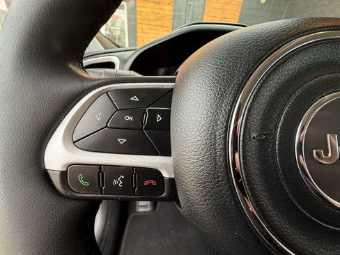 Used 2018 Jeep Renegade Latitude image 27