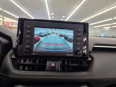 Used 2021 Toyota RAV4 LE FWD image 18