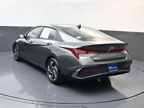 Certified 2025 Hyundai Elantra Sport FWD image 6