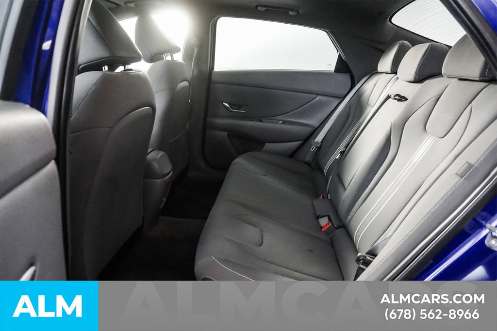 Used 2025 Hyundai Elantra SEL FWD image 17