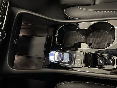 Used 2026 Volvo XC40 B5 Ultra w/ Protection Package Premier image 19