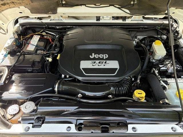 Used 2013 Jeep Wrangler Unlimited Sahara w/ Dual Top Group AWD/4WD image 6