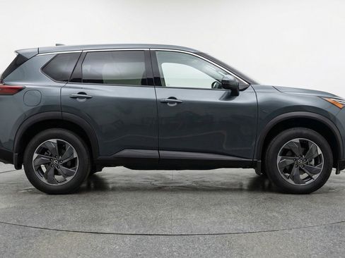 Used 2025 Nissan Rogue SV image 11