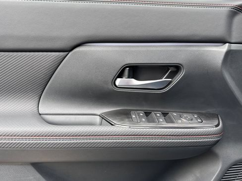 New 2026 Nissan Kicks SR image 8