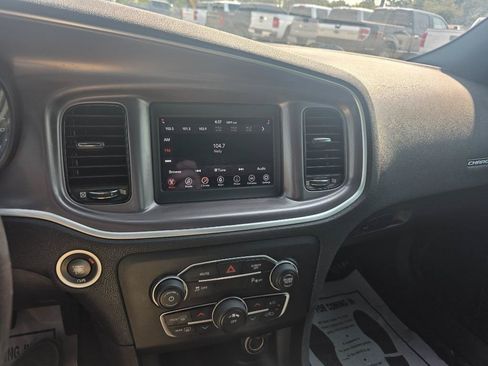 Used 2019 Dodge Charger SXT w/ Blacktop Package RWD image 15