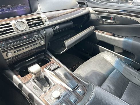 Used 2015 Lexus LS 460 w/ Comfort Package RWD image 35