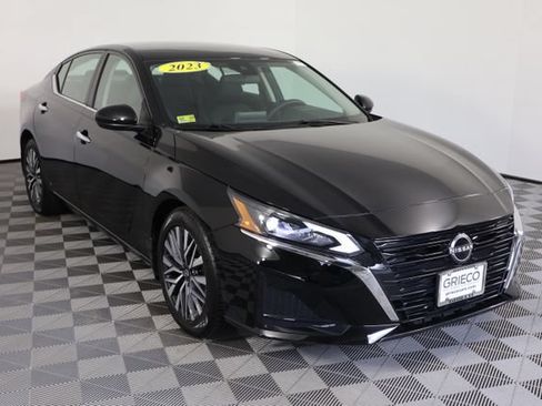 Used 2023 Nissan Altima 2.5 SV FWD image 1