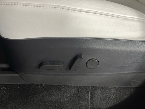 Used 2020 Tesla Model Y Long Range image 29