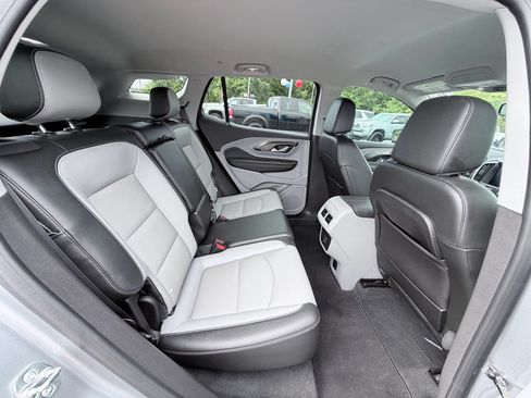 Used 2024 GMC Terrain SLT w/ Tech Package FWD image 27