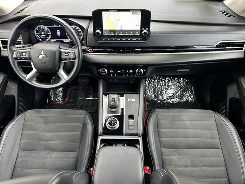 Used 2024 Mitsubishi Outlander Ralliart image 13