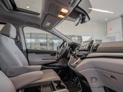 Used 2024 Honda Odyssey EX-L image 17