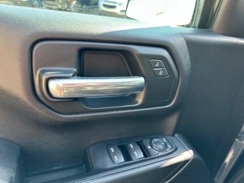 Used 2019 Chevrolet Silverado 1500 Custom w/ Custom Value Package AWD/4WD image 17