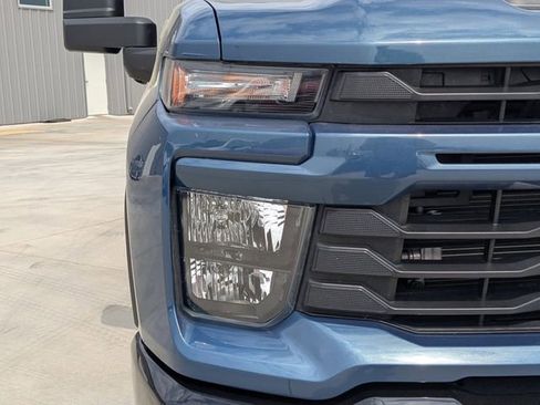Used 2024 Chevrolet Silverado 2500 Custom w/ Custom Value Package image 9