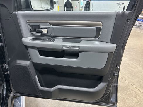 Used 2020 RAM 1500 Classic SLT w/ Luxury Group image 25