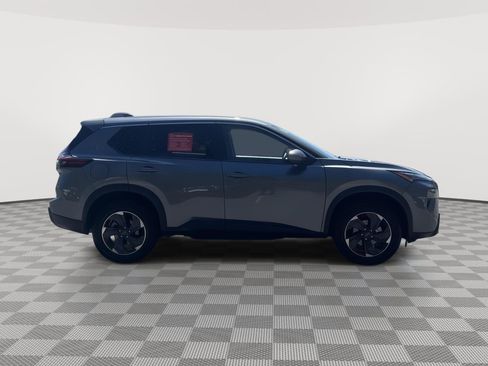 Certified 2025 Nissan Rogue SV AWD/4WD image 4