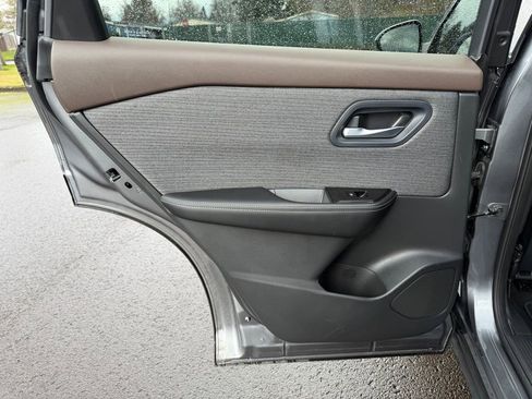 Used 2022 Nissan Rogue SV image 32