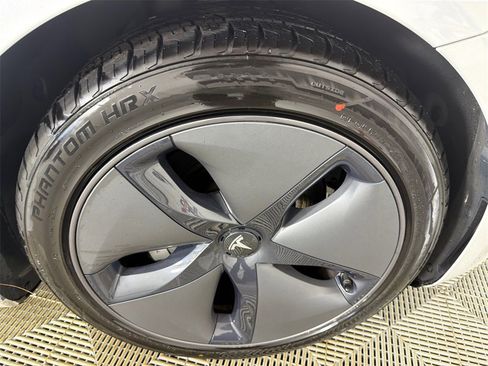 Used 2020 Tesla Model 3 Standard Range Plus image 12