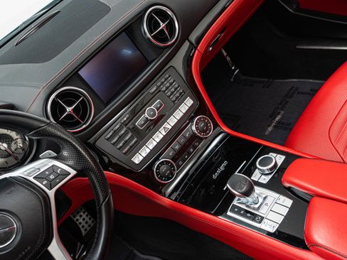 Used 2013 Mercedes-Benz SL 550 image 32