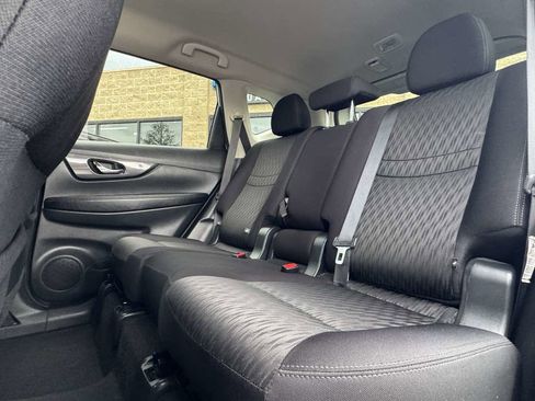 Used 2018 Nissan Rogue SV w/ Premium Package image 40