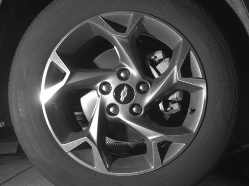 Used 2025 Chevrolet Trax LT FWD image 13