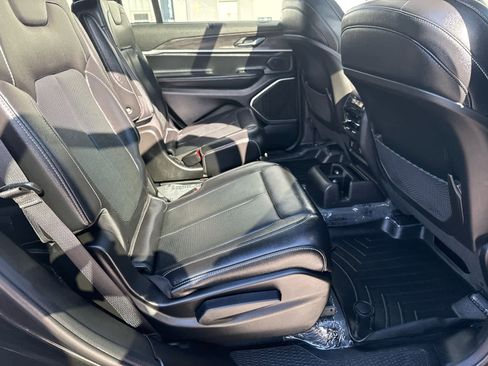 Used 2023 Jeep Grand Cherokee L Limited w/ Luxury Tech Group II image 19