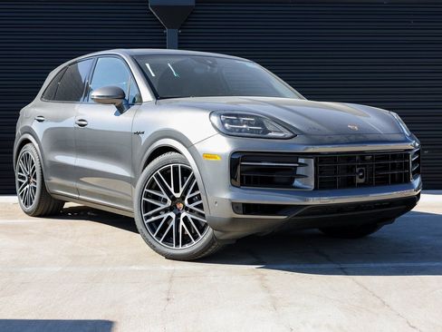 New 2026 Porsche Cayenne E-Hybrid AWD/4WD image 9