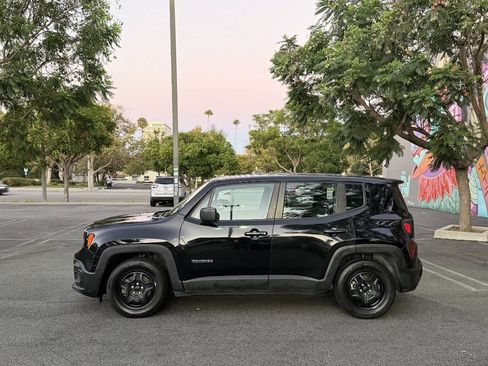 Used 2016 Jeep Renegade Sport w/ Power & Air Group FWD image 2