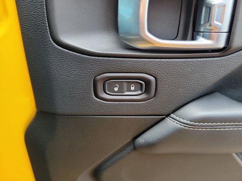 Used 2018 Jeep Wrangler Unlimited Sahara w/ Quick Order Package 24M Moab AWD/4WD image 20