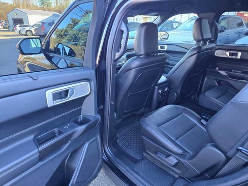 Used 2020 Ford Explorer Limited image 16