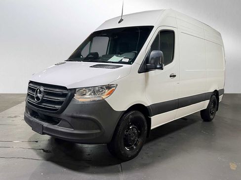 Used 2025 Mercedes-Benz Sprinter 2500 image 7