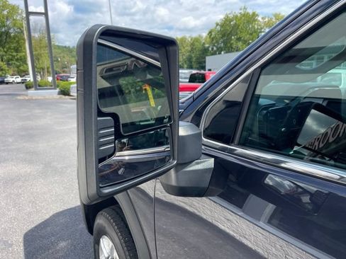 Used 2024 GMC Sierra 2500 SLE w/ SLE Value Package; AWD/4WD image 18