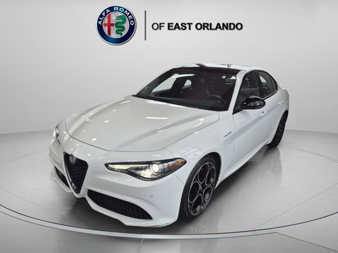 Used 2023 Alfa Romeo Giulia Veloce RWD image 3