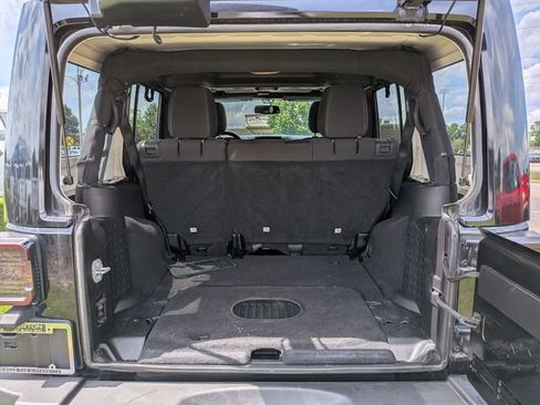 Used 2015 Jeep Wrangler Unlimited Rubicon w/ Dual Top Group AWD/4WD image 31