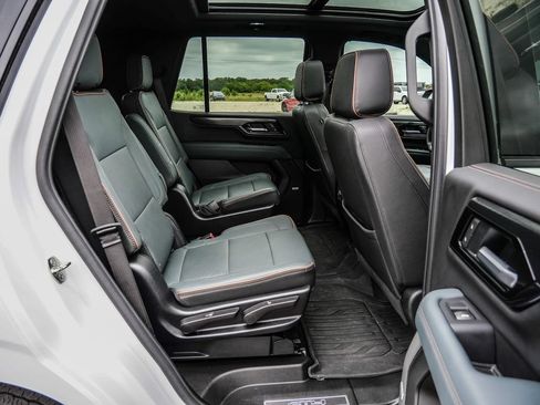 Used 2025 GMC Yukon AT4 w/ AT4 Premium Package AWD/4WD image 49
