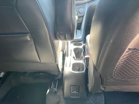 Used 2019 Chevrolet Trax LT w/ LT Convenience Package image 27