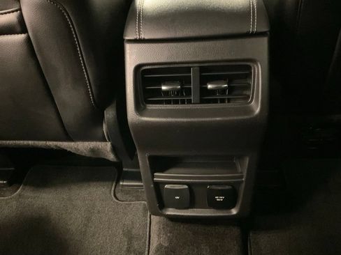 Used 2018 Ford Edge Titanium w/ Technology Package AWD/4WD image 37