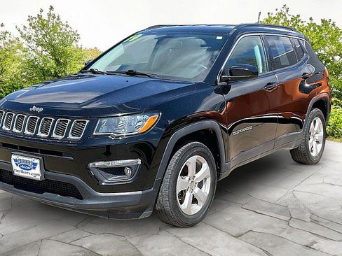 Used 2019 Jeep Compass Latitude w/ Popular Equipment Group AWD/4WD image 1
