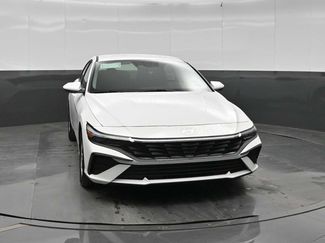 New 2026 Hyundai Elantra SE FWD video 2