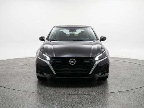 Used 2025 Nissan Altima 2.5 SV FWD image 2