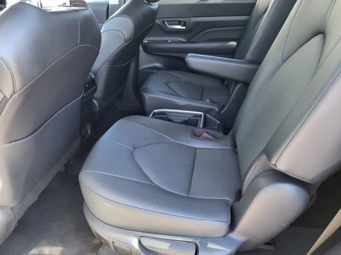 Used 2025 Toyota Grand Highlander AWD image 20