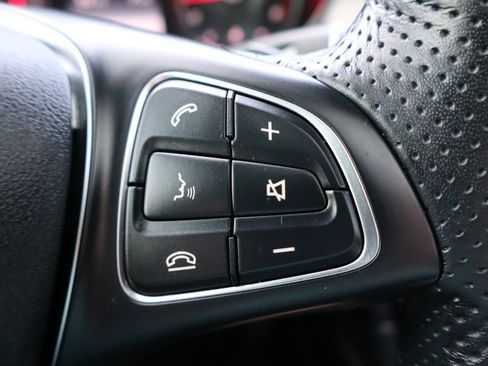 Used 2019 Mercedes-Benz GLC 300 4MATIC w/ Premium Package image 32