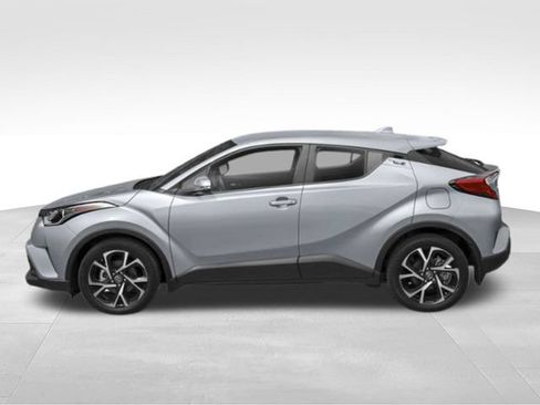 Used 2018 Toyota C-HR XLE FWD image 3