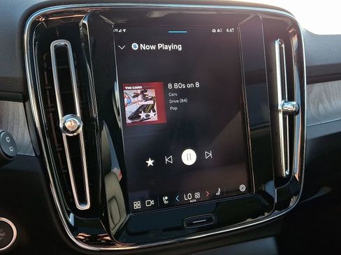 Certified 2025 Volvo XC40 B5 Core image 17