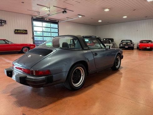 Used 1988 Porsche 911 Carrera RWD image 12